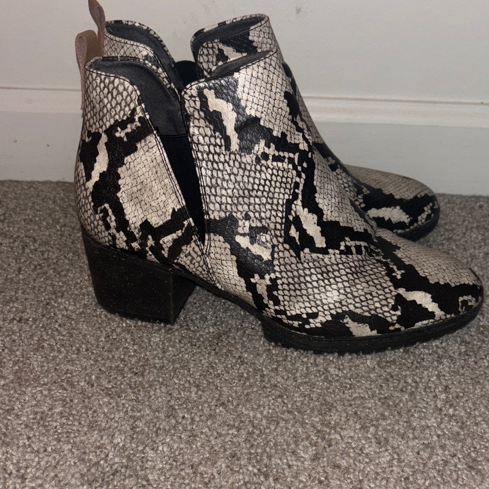 Dr. Scholl’s booties